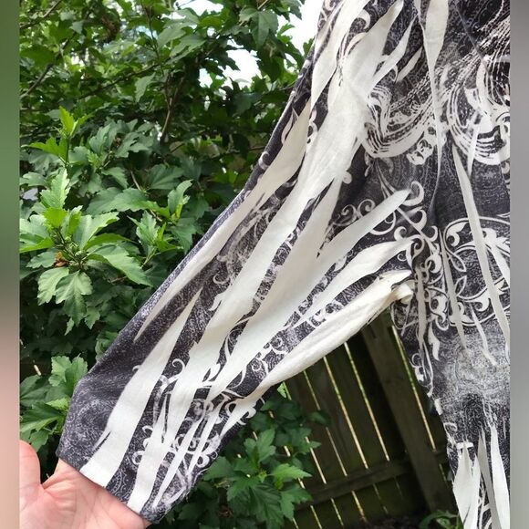 Black and White Handkerchief like Tunic - Picture 5 of 11